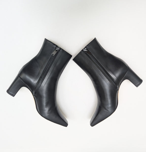 Manolo Blahnik Ofaralo 70 Black Leather Ankle Boots New in Box