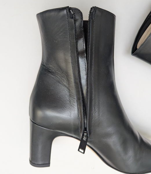 Manolo Blahnik Ofaralo 70 Black Leather Ankle Boots New in Box