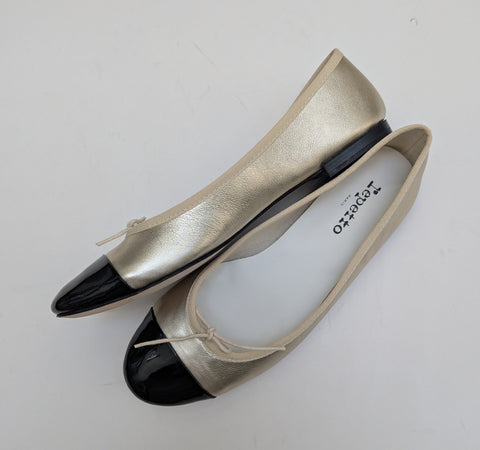 Repetto Flora Ballet Flats in Pale Gold Leather with Black Patent Cap Toe New in Bow