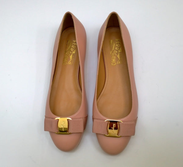 Ferragamo Varina Biscotto Rose Lamb Skin Bow Leather Flats New in Box Shoes