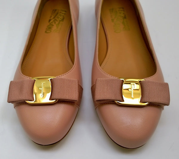 Ferragamo Varina Biscotto Rose Lamb Skin Bow Leather Flats New in Box Shoes