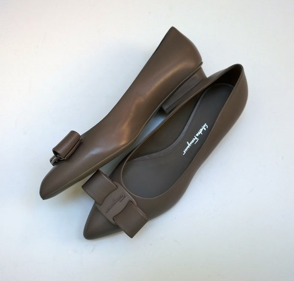 Ferrragamo Viva Bow Flats in Caraway Taupe Grey Brown Leather New in Box Shoes