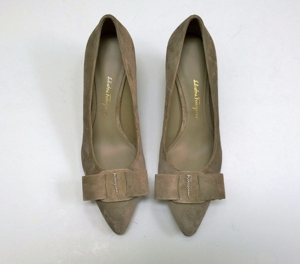 Ferragamo Viva Bay Leaf Khaki Suede 55 Heels B Width New in Box