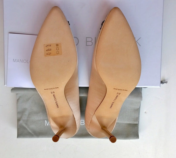 Manolo Blahnik Hangisi 90 Pale Pink Nude Strass Buckle Heels Pumps